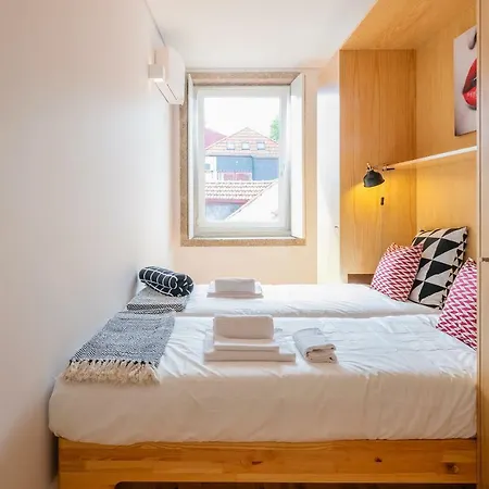 Indulge Flats * פורטו