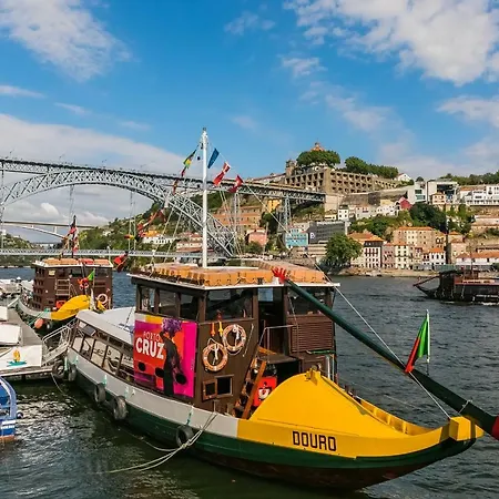 Indulge Flats דירה